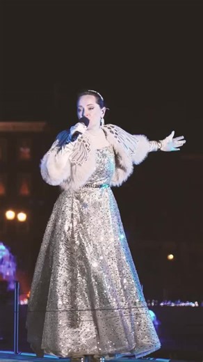 ハウステンボス Huis Ten Bosch on Instagram: ". \圧巻のライブパフォーマンス✨/ 新ナイトショー「 #シャワーオブライツ 」では、海外アーティストたちによる感動的なライブパフォーマンスをお楽しみいただけます✨ 煌びやかなイルミネーションと音楽、花火が一体となる壮大な新ナイトショーをぜひご覧ください🎆 ――――――――――――――――――――――――――― ＼🌷春のハウステンボス開催中🌷／ 必見！昼は鮮やかに咲き誇る花絶景🌷夜は煌めく絶景ナイトショー✨ 春のハウステンボスを体験したら #ハウステンボス #憧れの春旅 をつけて一生忘れられない思い出の写真を投稿しよう！ 心弾むひと時を収めた素敵な写真を公式SNSでご紹介します！📸✨ ――――――――――――――――――――――――――― #ハウステンボス #huistenbosch #長崎旅行 #九州旅行 #하우스텐보스 #豪斯登堡"