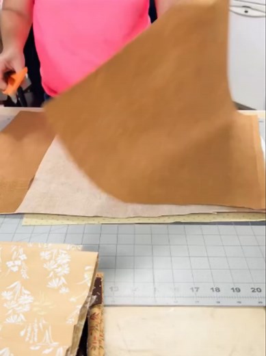 Teddy Bear 5 Step-by-step appliqué, made simple 💗🧵 If you’re new to sewing, you are in the right place—I’ll walk you through it all so you can create with confidence ✨ Let’s sew something sweet together 🪡 ✨ Applique templates: https://hometownquiltcompany.com/ 🛍 Shop what I use: 🔗Missouri Star Quilt Company: https://glnk.io/mzmmj/tami-jones-hometownquiltco1m4 🔗Walmart: https://walmrt.us/3A8Dkca 🔗Amazon: https://urlgeni.us/amazon/V2FXZj #sewing #tamijones #beginnersewing #diy #crafty