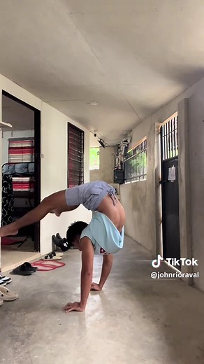 Contortionist Moves: Incredible Gymnastics Skills