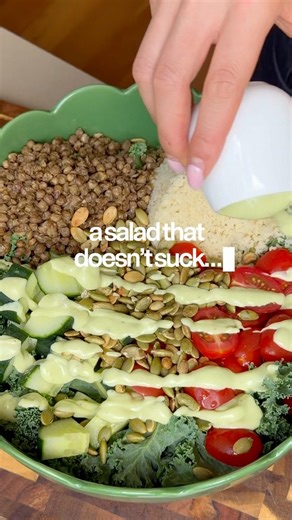 Creamy Avocado Kale & Lentil Salad 🥑🥗