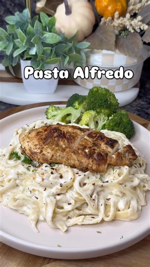 Pasta Alfredo con pollo si te gustan las pastas está delicioso te va a encantar queda súper cremosita… #pastaalfredo #pastaconpollo #recetafacil #comidacasera #paratiiiiiiiiiiiiiiiiiiiiiiiiiiiiiii #foodie #ComidaDeliciosa | En la cocina con Lucia