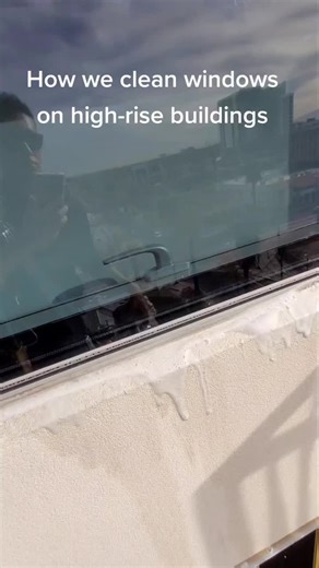 Keeping Downtown Phoenix looking clean #phoenix #az #windowcleaning #squeegee #Arizona #highrise #downtown #Fyp #follow