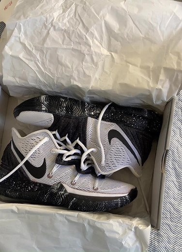Kyrie 5 Oreo Basketball Shoes - Trendy Nike Sneakers