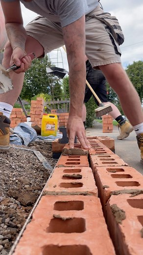 30K views · 445 reactions | 隣隣隣 . #bricklaying #bricklayer #builder #homeimprovement #satisfying #qualitycontrol | D5 Construction LTD | Facebook