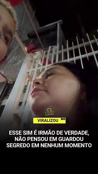 MLK SANGUE BOM | A mãe comentou com o filho que viu a namorada do irmão caminhando com outro rapaz. O garoto assumiu a postura de parceiro leal na mesma hora e garantiu que repassaria a informação. A promessa se cumpriu assim que o irmão estacionou a moto no local. Sem pensar duas vezes, despejou a verdade, destruindo o sigilo do caso. No fim das contas, a sinceridade infantil entregou a dura notícia sem nenhum rodeio. Mas no final foi só risadas!!