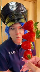 INTRUDUCIENDO A ESCONDIDAS LÁPIZ LABIAL DE FRESA A LA ESCUELA 🍓 💄 | 123 GO Challenge Spanish