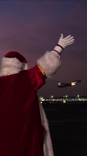 when you gotta deliver presents AND manage airport operations 🎅🎁✈️ #fyp #dxb #airport #christmas #travel #santa #avgeek #aviation #plane