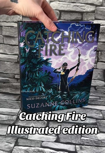 The Catching Fire Illustrated Edition is actually STUNNING 😭🔥✨ The artwork, the details — it’s a MUST for Hunger Games fans. #BookTok #HungerGames #CollectorsEdition #BookHaul #TikTokMadeMeBuyIt @Scholastic UK