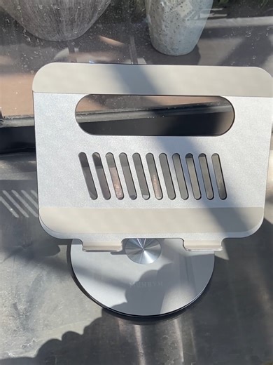 #munbyn #laptopstand #fyp #bestgift #TikTokMadeMeBuyIt #computerstand #workfromhome #desksetup #homeoffice #rotating #macbookpro #workathome #cooltechfinds #officesupplies