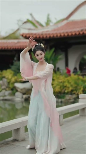 Spring to Autumn: Catch My Eye in Bounce's Embrace