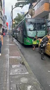 Sistema de Transporte #Megabus colapsado por taxi varado en la Carrera 6a entre calles 22 y 23. #Ultimahorapereira | Última Hora Pereira Noticias