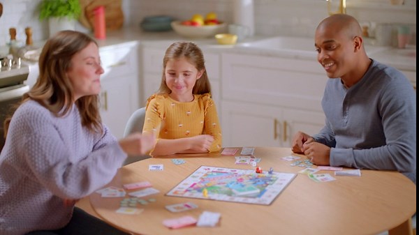 Monopoly Discover Board Game for Kids Ages 4+, Fun Game for Families, 2-Sided Gameboard for 2-4 players, 2 Levels of Play, Playful Teaching Tools for Families