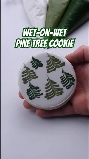 Pine tree 🌲cookie using the wet on wet technique Christmas sugar cookie decorating with royal icing
