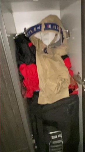 When your intentionally homeless this is how the the locker is at planet fitness 24/7 😭😭😭😭😭