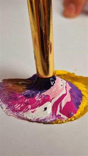 A Pretty Brush#shorts#art#brush#funny#paintbrushes