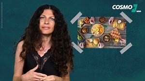 Un'abitudine tedesca che molti italiani in Germania fanno fatica ad accettare è l'Abendbrot. Cos'è esattamente, perché è così importante nella cultura tedesca e perché... non è poi così male? Ce ne parla Cristiana in questo nuovo video di "Impara il tedesco". Buon appet... ehm, buona visione! | COSMO italiano