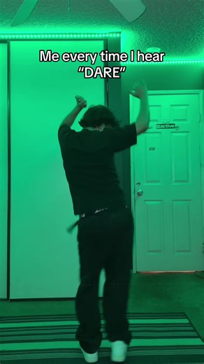 Gorillaz make me want to shake it all 🔥 do I dance like noodle ? #gorillaz #dare #dance #noodledance #fyp