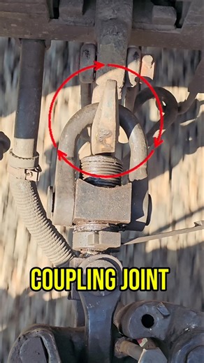 How the coupling joint and side buffers work on a train | #safetyrail #railway #coupling #sort
