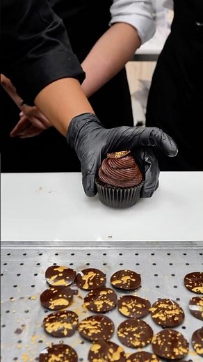 Chocolate Disc Tutorial | Easy & Professional Technique Level Up Your Cakes