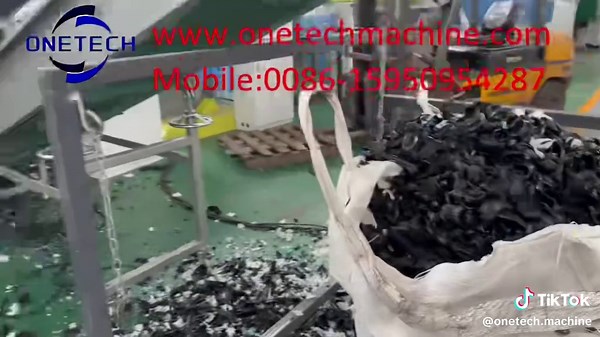 Plastic Lump Shredder – Single Shaft Shredder Ideal for shredding plastic lumps, blocks, barrels, pipes and various hard plastic materials. Equipped with a single shaft design, high torque and low noise. Stable performance, easy operation and maintenance. Perfect for plastic recycling pretreatment and volume reduction.