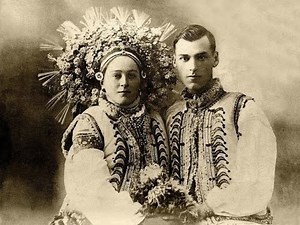 20 vintage photos of brides in national wedding costumes