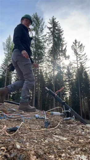 Lucie Mentzendorff | Handwerkerin, Elektrikerin, Messtechnikerin on Instagram: "Anzeige /. Nicht jede Störung ist gleich – und nicht jede Methode passt zu jedem Fehler. Hier kommt der Überblick. ⚡📡 Vorortungs-Messmethoden & Einsatzbereiche • TDR – Feststellung der Kabellänge – Ortung niederohmiger Fehler (z. B. Kurzschluss) • SIM / MIM – Ortung hochohmiger Fehler – Ortung von Durchschlagfehlern • DC-SIM / MIM – Für unregelmäßig auftretende hochohmige Fehler • Konditionierung SIM / MIM – Für sch