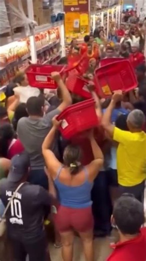 Supermarket Shoppers Fight in Frenzy Over Discounted Noodles, on Video