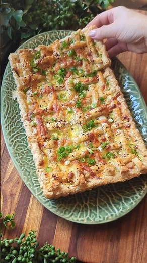 Cheesy zucchini tart with puff pastry 🌿🧀 Perfect summer bake #recipe #zucchini #brunch