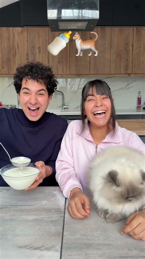 We had so much fun playing this milk game with my sister and her cat 🥛😂
