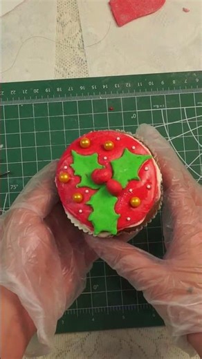 3 Easy Christmas Cupcake Designs | Excel Blades