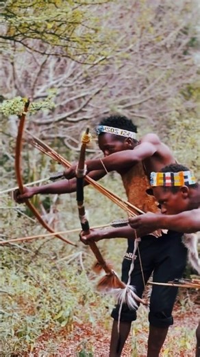 🔥Hadzabe Tribe Hunting a Running Deer with Bow & Arrow 🏹🦌#Hadzabe #HadzabeTribe #DeerHunting #Shorts
