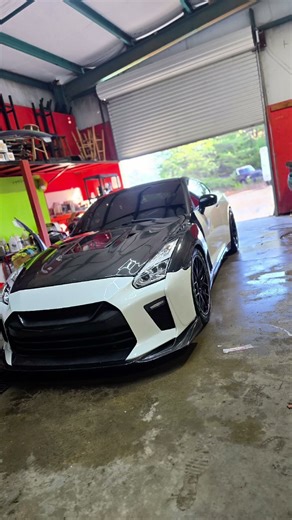 Cleaned the GTR and she’s shining ✨What’s the next mod? Comment 👇 #GTR #R35 #CarShorts#JDM #CarBuild