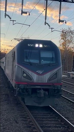 Amtrak 140 with a phase vii metroliner cab car!