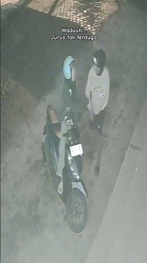 Perhatikan, Jurus tak terduga... 🤕