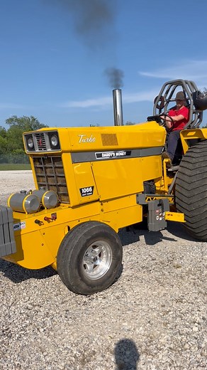 20K views · 289 reactions | The “Daddy’s Money” Hot Farm Tractor starting up ahead of pulling action! #tractorpulling #caseih #johndeere #diesel #farmall | BB Pulling Videos | Facebook