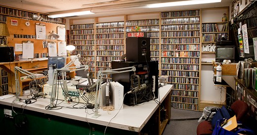 10 of the Most Influential College Radio Stations in the US – Flypaper