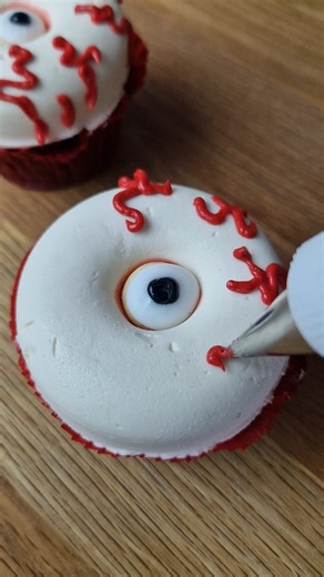 'Eye' spy with my little eye, something sweet and spooky for Halloween 👁️ #halloweencake #halloweenrecipes #HappyHalloween2023 | Twisted