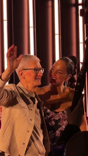 a day in my life living in nyc (apple event, meeting tim cook, Alicia Keys concert, brand dinner)￼