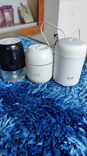 🌫️ H2O Humidifier — আপনার রুমকে করে তুলুন আরও ফ্রেশ & কমফোর্টেবল! 💧✨ 🌬️ শুষ্ক বাতাসে নাক-গলা শুকিয়ে যায়? 💤 ঘুমাতে সমস্যা হয়? 🌸 রুমে একটু ফ্রেশনেস চান? তাহলে H2O Humidifier হবে আপনার পারফেক্ট ছোট্ট সঙ্গী! ⭐ মূল ফিচারসমূহ ✔️ আল্ট্রা ফাইন মিস্ট – বাতাসকে রাখে নরম ও আরামদায়ক ✔️ নীরব অপারেশন – রাতে শিশুর ঘুমেও কোন বিরক্তি নেই ✔️ RGB নাইট লাইট – রুমে যোগ করে সফট & ক্যাল্মিং অ্যাম্বিয়েন্স ✔️ USB পাওয়ার – যেকোনো জায়গায় সহজে ব্যবহার ✔️ 300ml লার্জ ক্যাপাসিটি – দীর্ঘক্ষণ সতেজ মিস্ট কেন ব্যবহার করবেন?