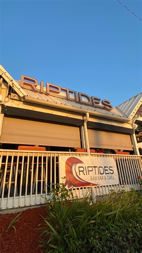 🦀 Coastal flavors, great vibes, and a cozy escape from Florida’s chilly drop. Riptides Raw Bar & Grill is your perfect spot! From mouthwatering seafood to vibrant cocktails and that unbeatable atmosphere, we’ve got you covered. 🦐🍹✨ Enjoy live music with Nate Utley at 5 PM. Bring your crew, snap those foodie pics, and tag us—we’ll see you soon! #LoveDaytonaBeach #SeafoodLovers #ChillyFlorida #RiptidesRawBar | Riptides Raw Bar and Grill