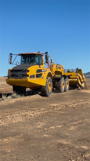 31K views · 686 reactions | Volvo A30G and K-Tec 1228 ADT takin’ on Montana topsoil 鸞 Tri-State Truck & Equipment | K-Tec Earthmovers | Facebook
