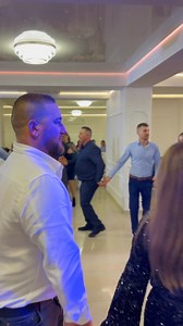 America îi’ frumoasă… Dar nu-i ca la noi acasă!❤️😍🙏 Un moment frumos de la petrecerea familiei “Cornea”🤗 pe care îl adăugăm cu drag la colecție! Totodată pe această cale vă salutăm și vă dorim multă sănătate buni prieteni!🤝😍 | Formatia AxA