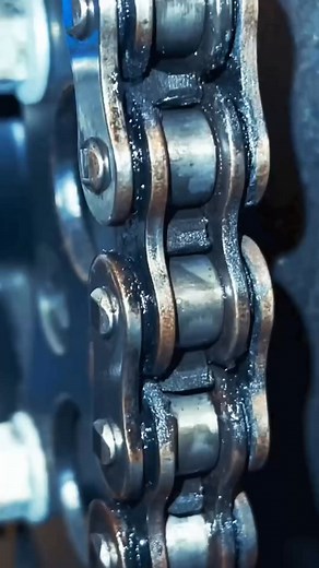 How to clean the chain on your motorcycle 🔗 Chain cleaning is an important part of your standard ma | Speed Thrill