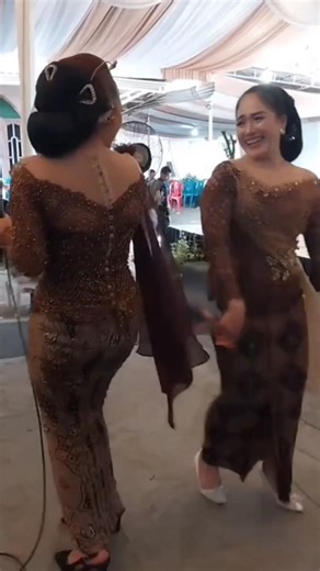 Akeh Saweran #sinden #campursari #budayajawa #beranda #berandayoutube