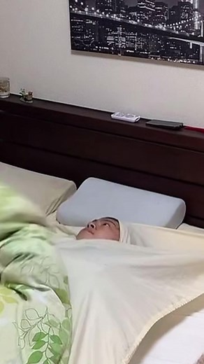 シーツの中から顔が出てきたんだけどwww#カップル #ドッキリ #prank #fyp