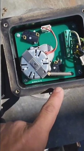 The Everyday Electrician teaches viewers how to troubleshoot a rotary bindicator