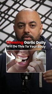 Here’s how chewing just one clove of garlic every day for the next 7 days could completely transform your health: Garlic contains a compound called allicin. One of the most powerful natural antimicrobials on the planet. It fights viruses. Wipes out bacteria. Even kills fungi. But here’s the secret —Chewing garlic activates way more allicin than cooking or crushing it. The moment you start chewing it, Your liver starts flushing out toxins. Your sinuses clear up like magic, like a natural antihist