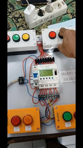Rokhmad Astika Triprasetia on Instagram: "Auto-Manual, forward reverse Motor 3 phasa denga ZELIO SMART RELAY"