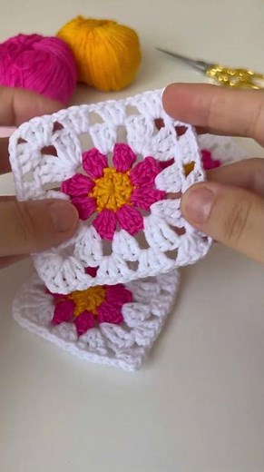 How to crochet a flower granny square for beginners 🌸 / Step by Step easy crochet tutorial