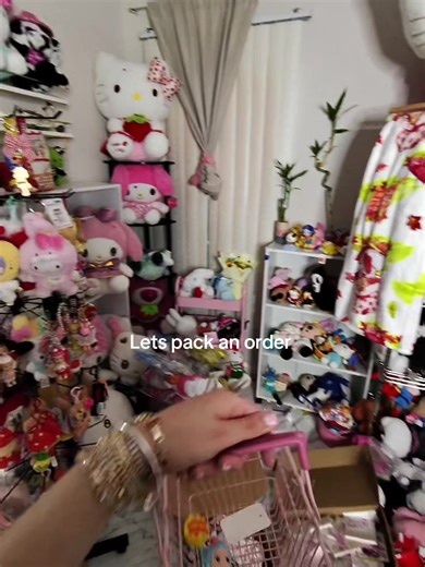 Shop with us on instagram or depop link in bio 💖 #supportsmallbusiness #hellokitty #trinkets #sonnyangel #explore